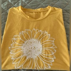 Happy Sunshine T-shirt!  Size XL-  ☀️🌞☀️🌞☀️🌞☀️🌻🌻🌻🌻🌻🌻🌻🌻🌻🌻🌻🌻